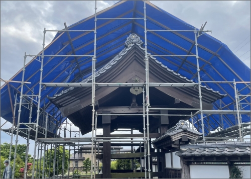 伝統的な神社仏閣建設途中